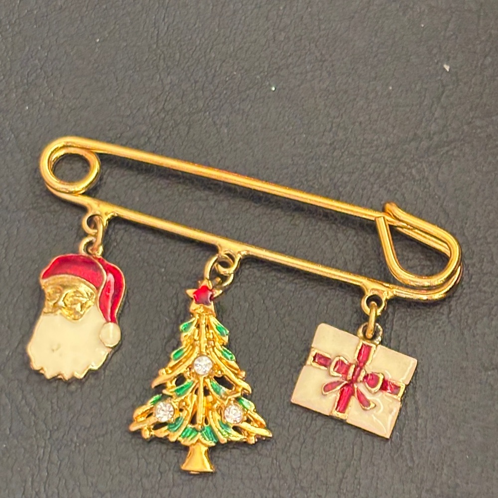 Avon Festive Christmas dangle Charm Brooch